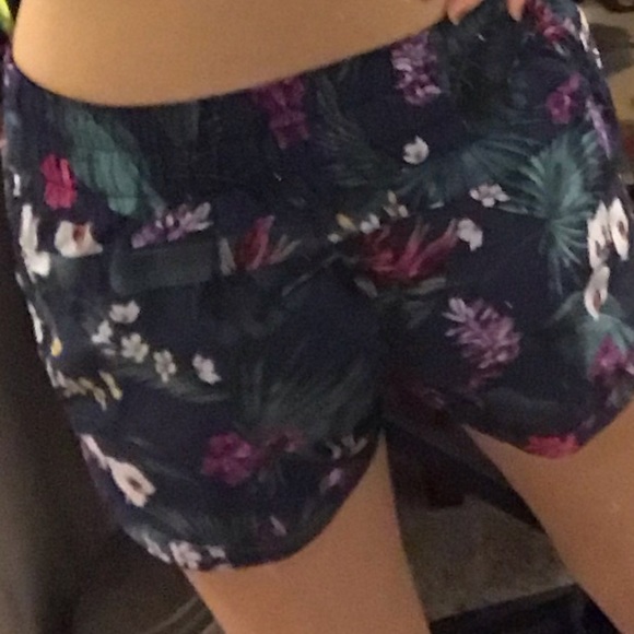 Gap Athletica Dri Fit Shorts - Picture 4 of 7